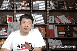 强度略大！八村塁赛前背打菲尔-汉迪 直接将后者撞翻在地？